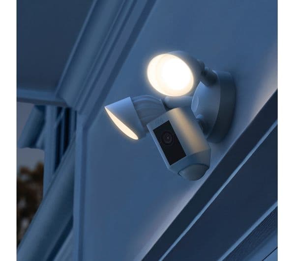 Ring Floodlight Wired Plus 1080p White - Image 3
