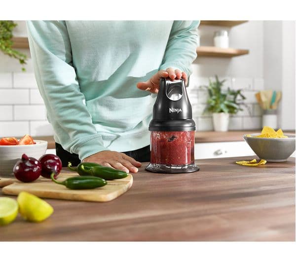 Ninja NJ1002UKBK Express Chop Mini Chopper & Blender Black - Image 3