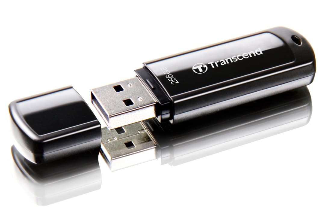 Transcend JetFlash 700 USB 3.0 Flash Drive, Black - 256GB - Image 1
