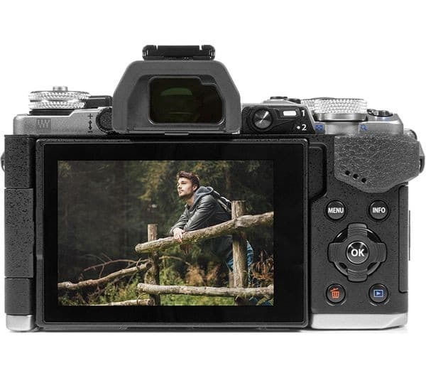 Olympus OM-D E-M5 Mark II Mirrorless Camera with M.Zuiko 12-50mm f/3.5-6.3 Lens - Silver - Image 3
