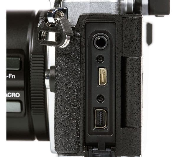 Olympus OM-D E-M5 Mark II Mirrorless Camera with M.Zuiko 12-50mm f/3.5-6.3 Lens - Silver - Image 7