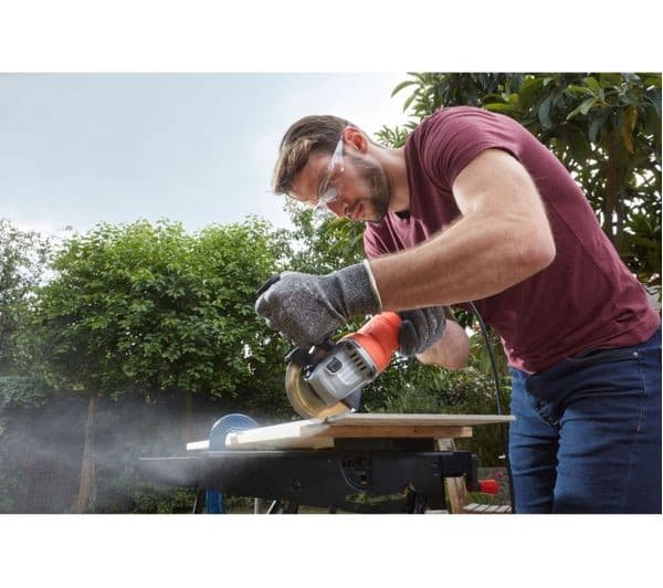 BLACK + DECKER BEG010A5-GB 710 W 115 mm Small Angle Grinder & 5 Cutting Discs - Orange & Black - Image 3