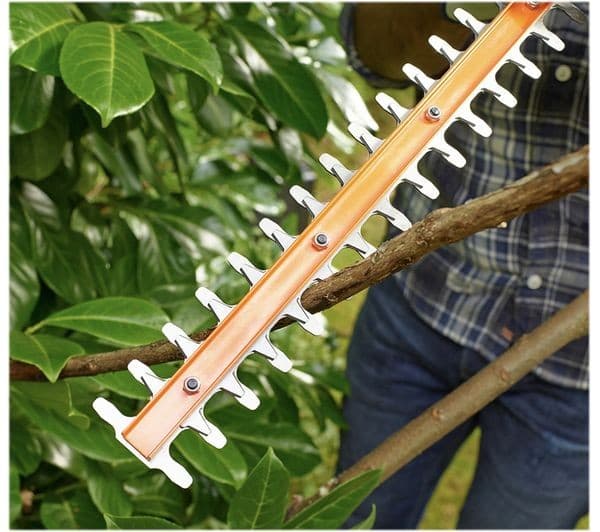 BLACK + DECKER BEHT201-GB 420W 45cm Corded Hedge Trimmer - Image 7