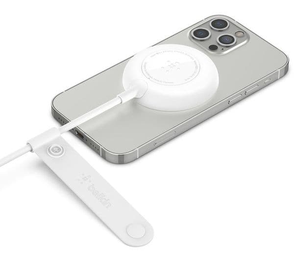 BELKIN WIA005btWH Wireless Charging Pad with MagSafe - Image 1