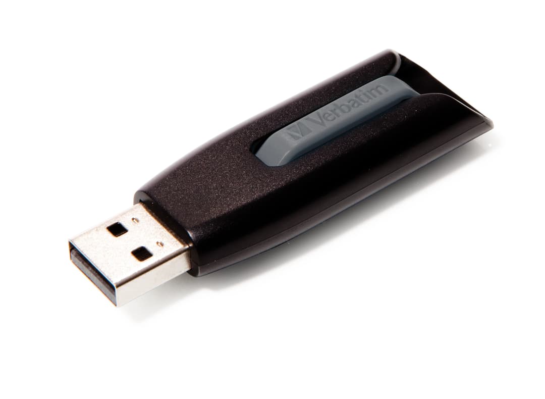 Verbatim Store 'n' Go V3 USB 3.0 Flash Drive 32GB Black (49173) - Image 2