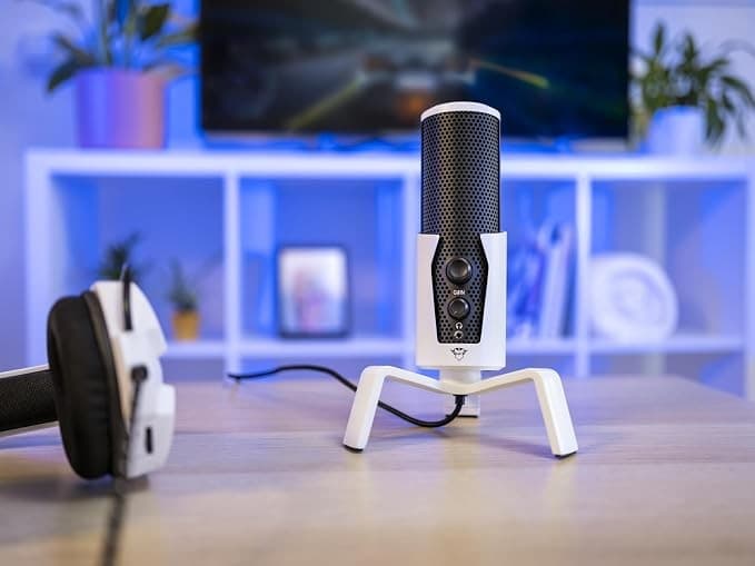 Trust GXT 258 Fyru 4-in-1 Professional USB Streaming Microphone White with LED Lighting - Image 6