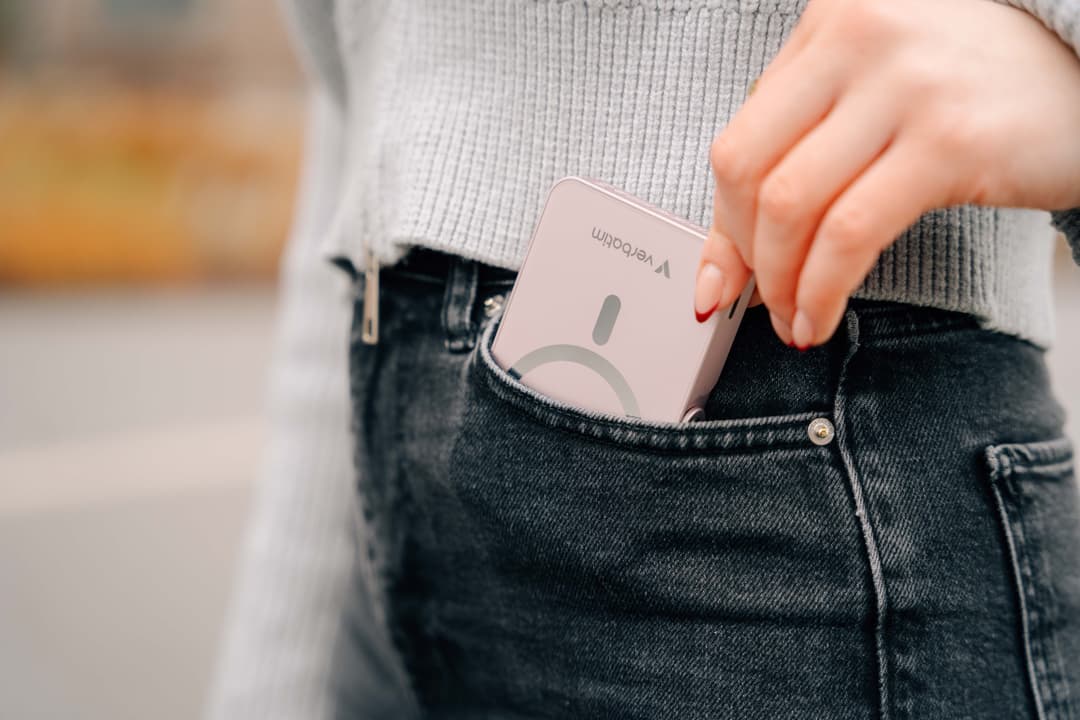 Verbatim Charge 'n' Go Magnetic Wireless Power Bank with stand - 10000 mAh Pink - Image 4