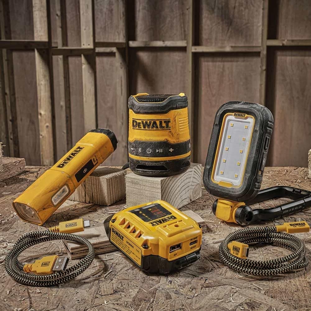 DEWALT DCB094 USB Power Delivery Charging Kit - Image 8