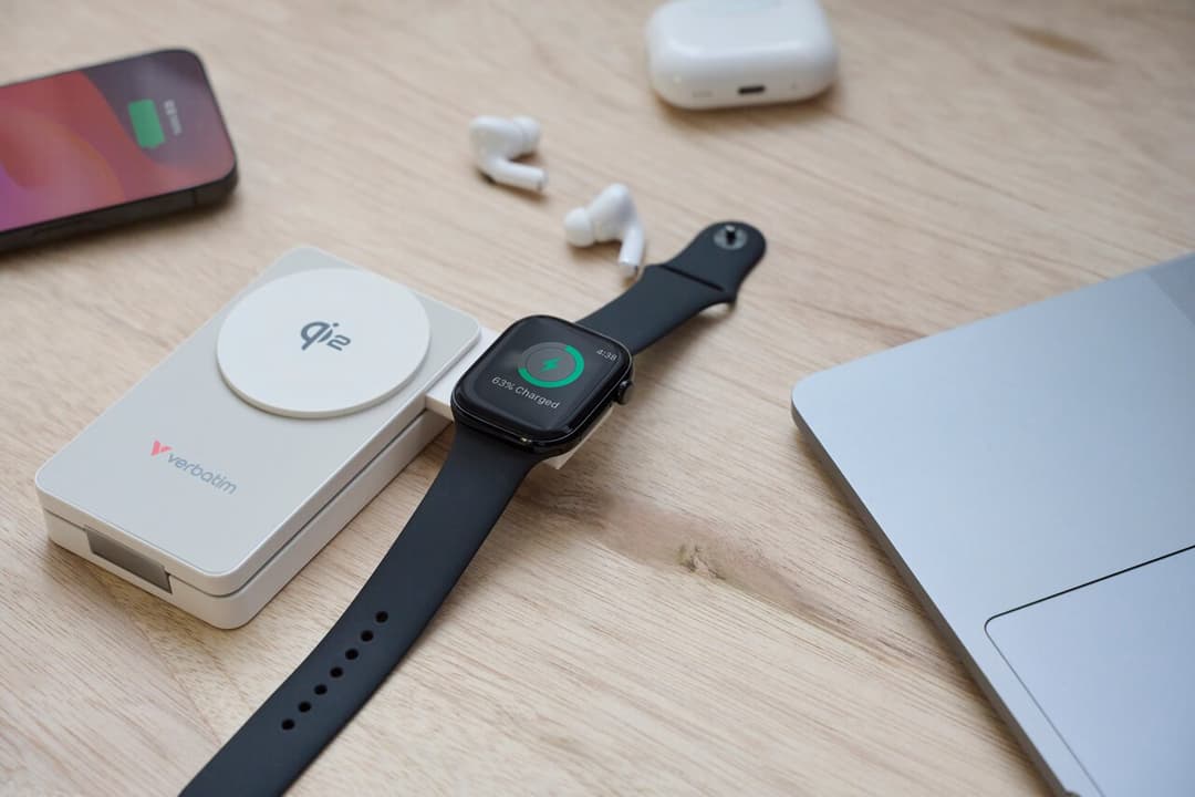 Verbatim Charge 'n' Go Qi2 Magnetic Wireless Power Bank 10000mAh White - Image 3