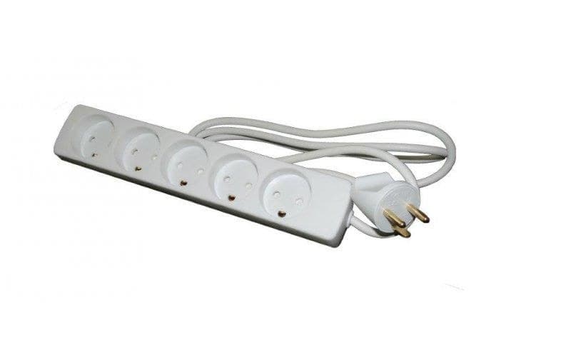 Power strip with 5 outlets