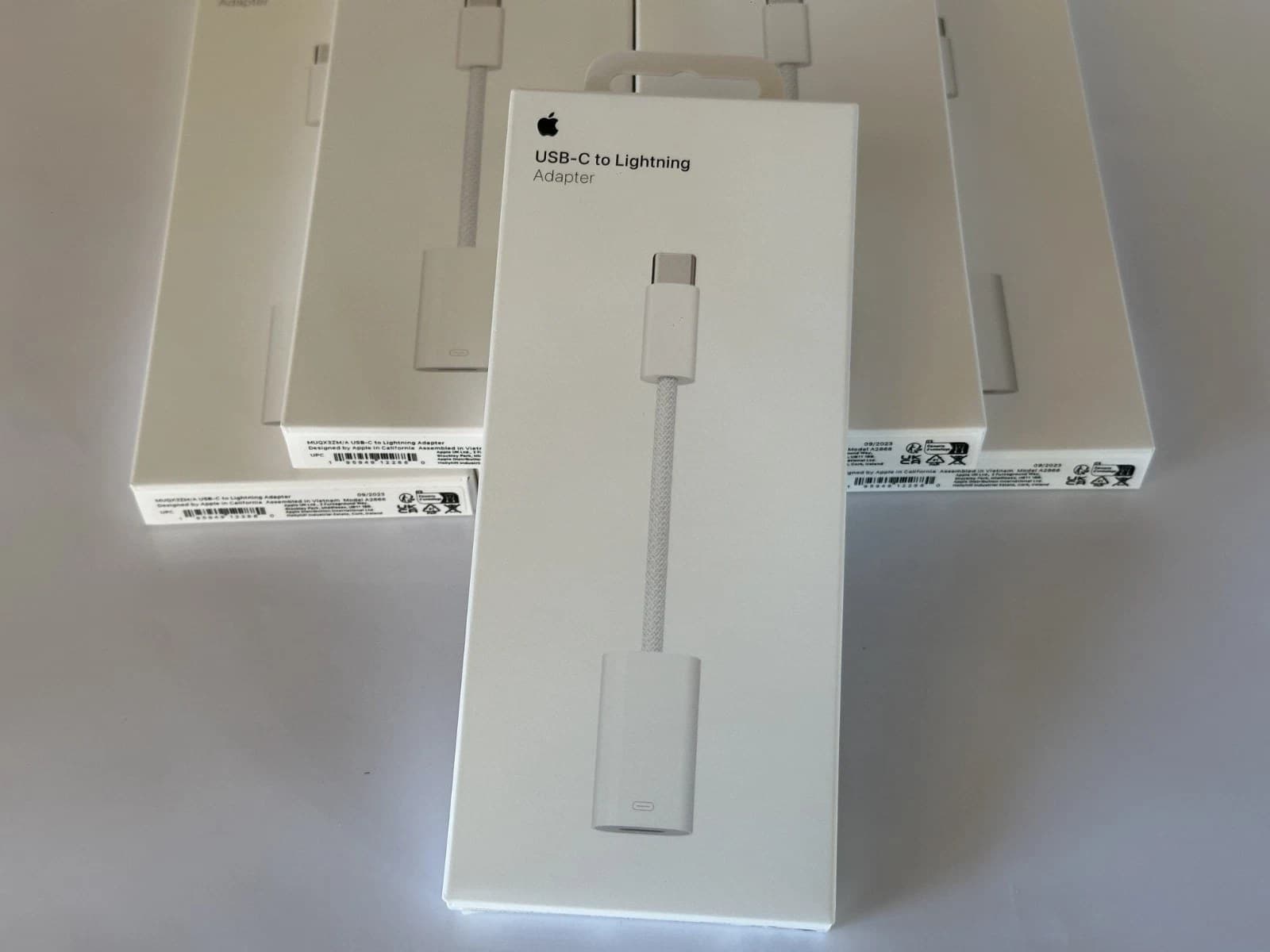 Apple USB-C to Lightning Adapter A2868 (MUQX3ZM/A) - White