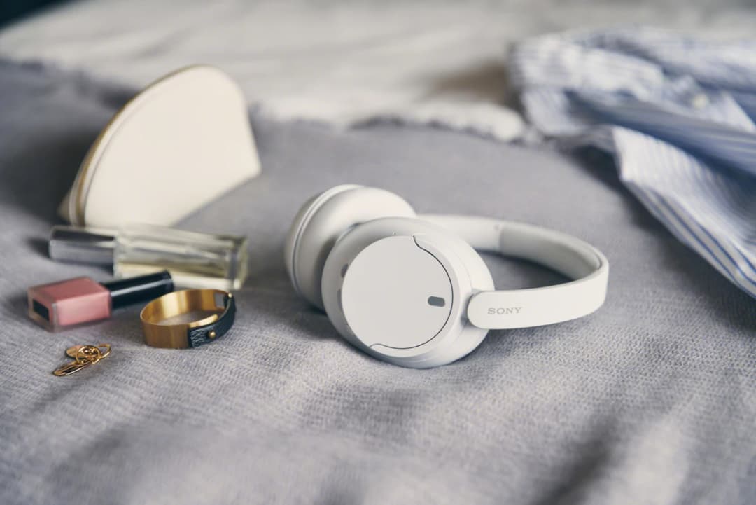 Sony WH-CH720N Wireless Noise Cancelling Over-Ear Headphones - White - Image 7