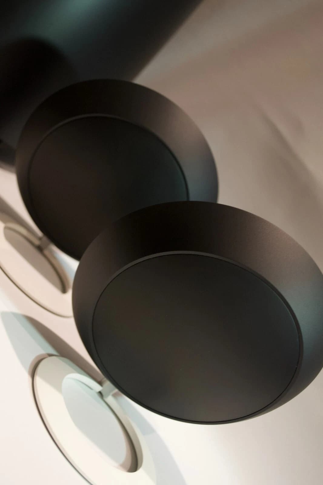 Bang & Olufsen BeoPlay S8 Speaker Black - Image 2
