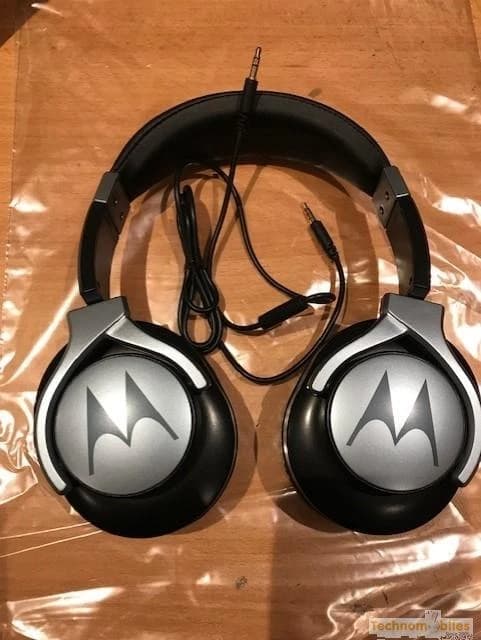 Motorola Pulse Max Wired Headphones With Mic- Black(USED) - Image 4