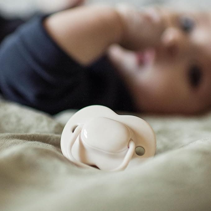 Tommee Tippee Cherry Latex Dummies 0–6 Months – Pack of 2 100% Natural Latex Soothers - Image 3
